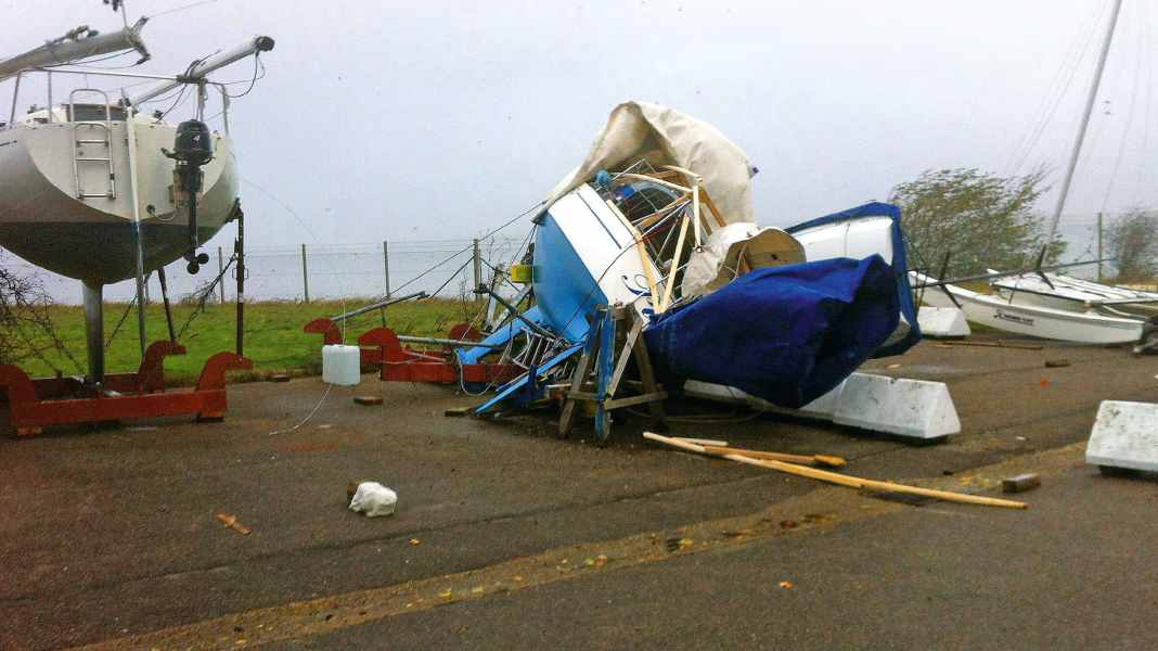 Droit : Si le yacht se renverse - qui est responsable des dommages causés pendant l'hivernage ?
