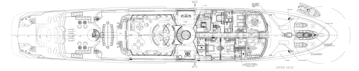 Oberdeck: Zwischen Atrium und Eignerbüro befinden sich zwei Suiten für bis zu sechs Gäste. Achtern speisen 16 Personen al fresco