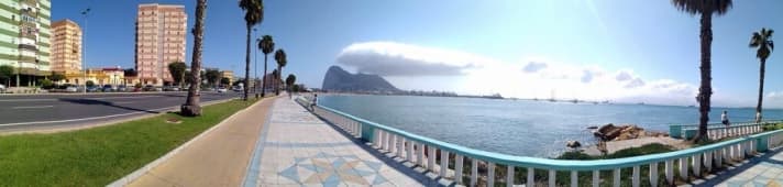   Le rocher de Gibraltar, vu de La Linea
