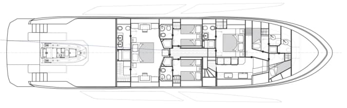 Unterdeck: Eine der Doppelkabinen verfügt über ein Pullmanbett. Dahinter die Mastersuite, zuvor die VIP-Kabine und die Crew-Unterkünfte.