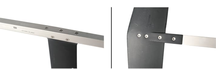 Starboard Race Evolution: Der Carbonmast wird sorgfältig verschraubt. Ein Alumast ist alternativ erhältlich.