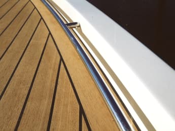 Teakdeck sanieren – So verbinden Sie die Fugen Ihres alten Decksbelags