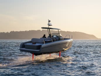 Weltweit erstes Elektro-Boot mit Center Console aus Schweden