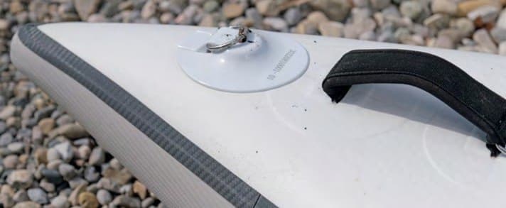 Nice detail: the paddle board has an additional eyelet on the carrying handle.