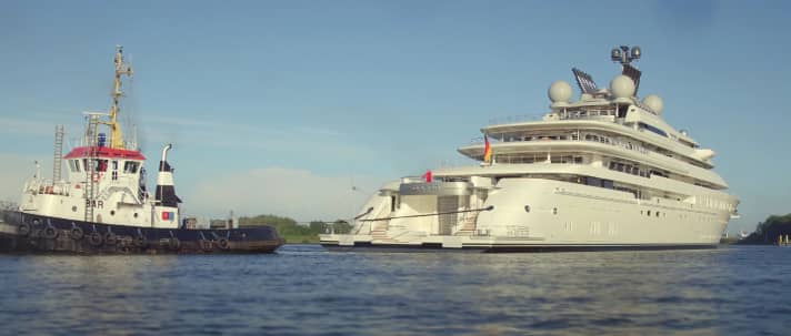 Die Arbeiten an „Opera“ begannen in Hamburg. In Dock 10 ging es nach Bremen Berne und weiter zum Ausdocken in den Neustädter Hafen. Die letzte Position  ist der Ausrüstungskai am Lürssen-Standort in Bremen Aumund.