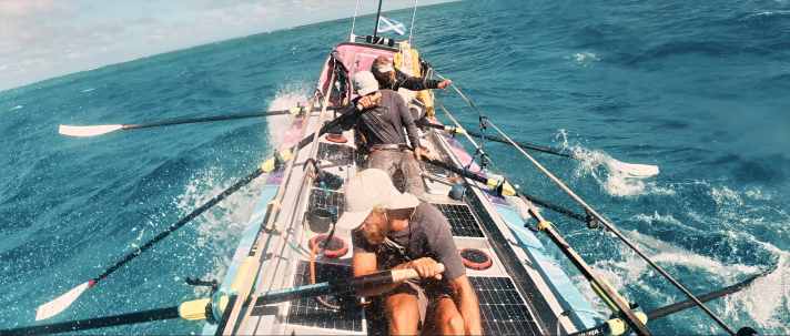 Aventure dans le Pacifique : trois frères rament 14 480 kilomètres non-stop.