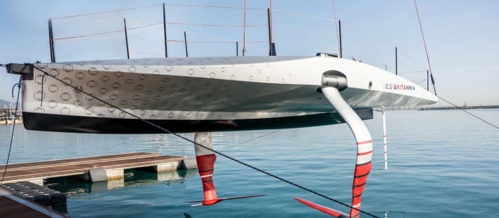 Apart from the bow and foils, there are almost no rounded corners or edges to be found