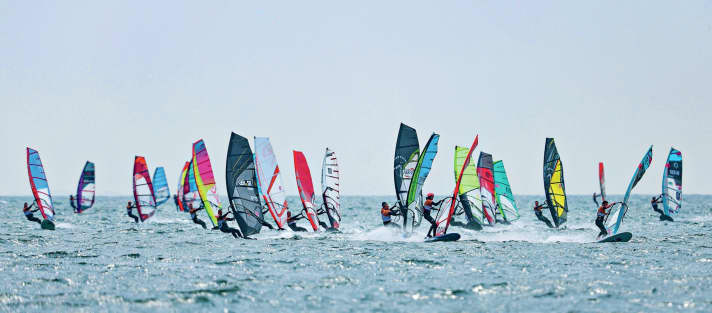 The Racer of the Sea is where many youngsters, but also older regatta novices, get into competitive sailing. The rules are simple and straightforward.