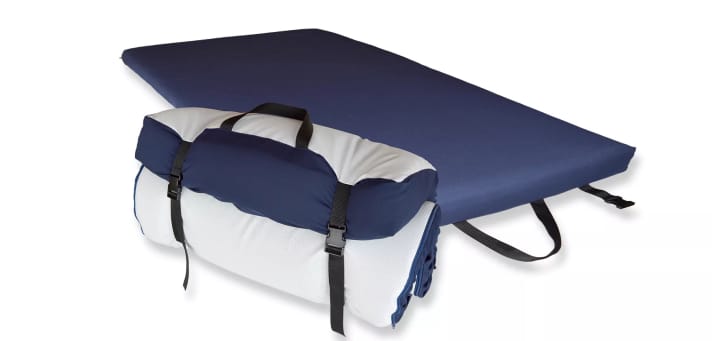  The cushions are available in two models and five colours; the mattress can be ordered to match