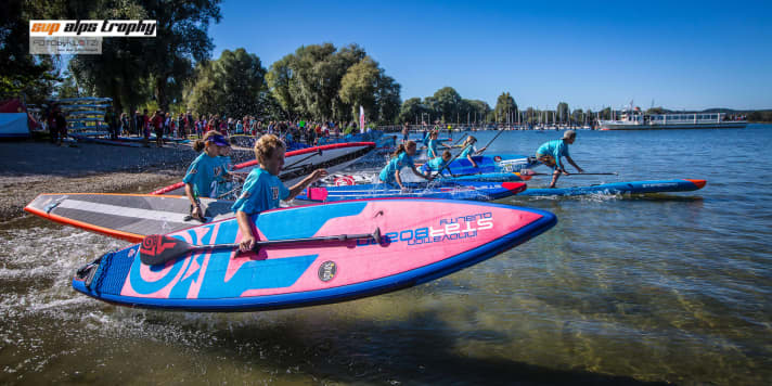 Wie die Großen starten auch die Schüler vom Strand.