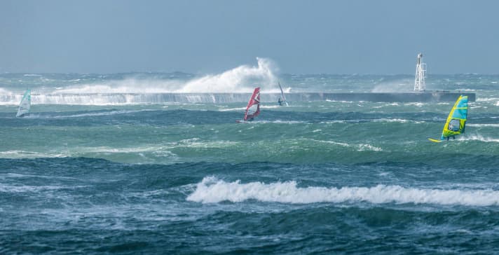 Die Nordsee kann gnadenloses Chaos liefern, doch so manche Mole, wie hier in Hanstholm, bringt Ordnung ins Durcheinander.
