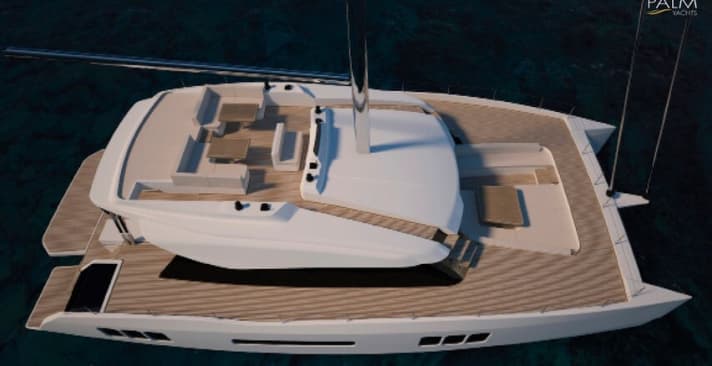   With direct passage from the flybridge to the front cockpit: Palm 55