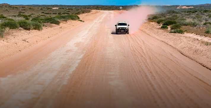 Die Farbgebung der 027 Range ist von der roten Erde und grünen Vegetation Westaustraliens inspiriert.