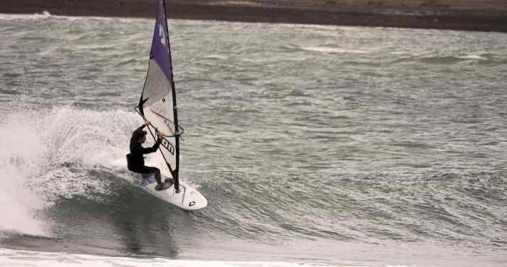 Fuerte doesn’t usually take any prisoners – but in Puerto Lajas it’s a different story: here, the wave breaks relatively safely.