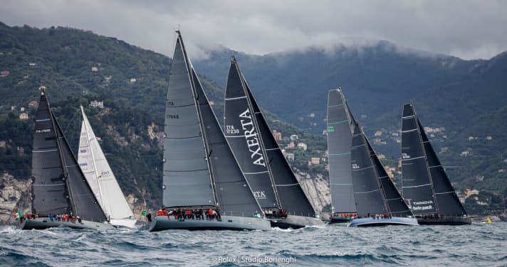 Frontline weather: the fleet sets off from Portofino. | g.