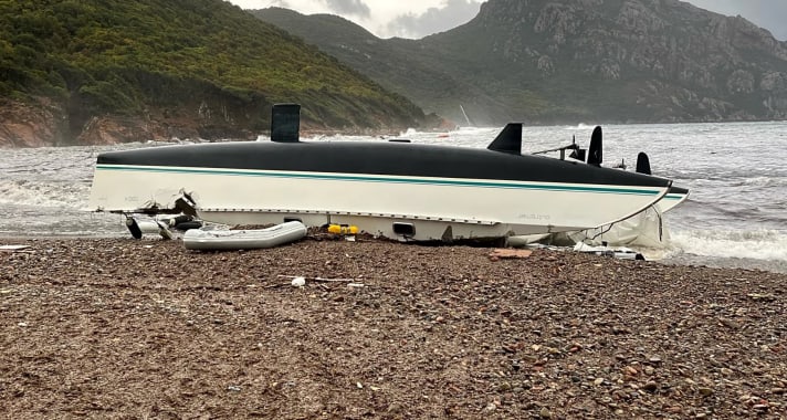 The catamaran capsized at anchor off Corsica