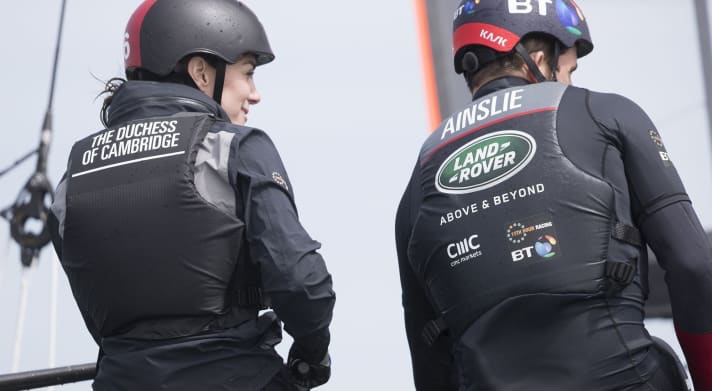   Membro dell'equipaggio del British Cup Hunters for a day: Kate, Duchessa di Cambridge, si è divertita a fare foiling sul Solent