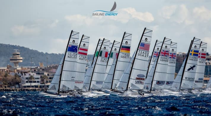   La flotta dei Nacra 17 nella baia di Palma di Maiorca