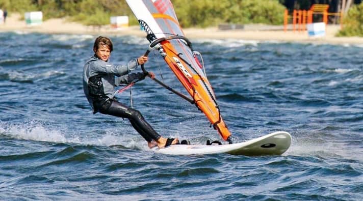 Bislang war Moritz auf Regatten nur mit dem Techno 293 unter wegs und dabei sehr er folgreich. Sowohl der Welt- als auch Europameister titel in der U13-Klasse sprangen 2022 dabei heraus.