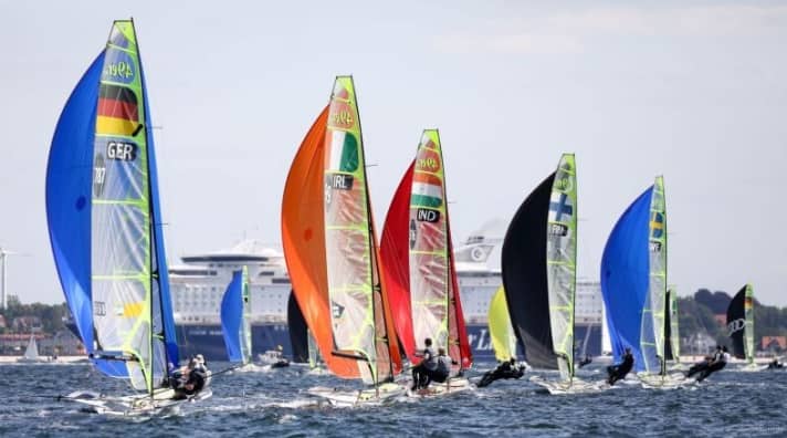   Die 49er-Flotte startete am Mittwoch in die 123. Kieler Woche