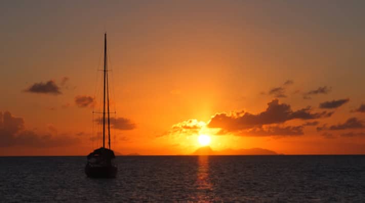 yacht/Sonnenuntergang_f93376f11c738cd54a1a603e330bc25b