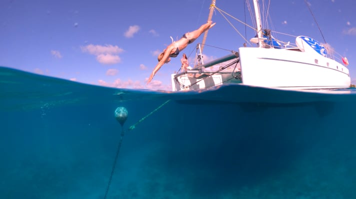 Moored to a mooring buoy. Especially with catamarans, it is important to pay attention to the correct line routing