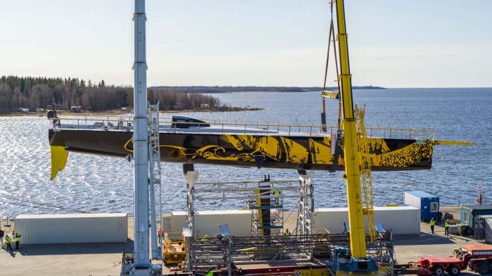 Kiel-Montage: Der Kippkiel hängt an einer stattlichen Flosse mit durchgängiger Trimmklappe. | e.