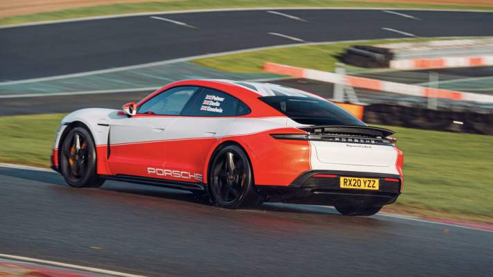 2021_02_Porsche-Taycan-Rekorde-in-Brands-Hatch-3