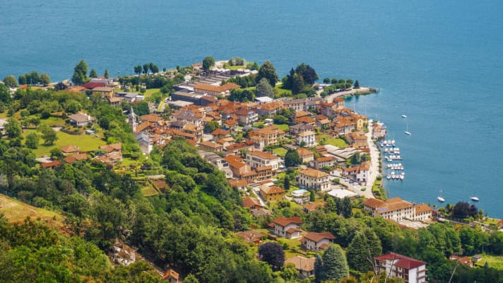Pella is located on the western shore of Lake Orta and offers a good base for water sports enthusiasts looking for some peace and quiet. Boaters will also find Motonautico San Giulio, a very dedicated water sports centre with service, charter options and flats