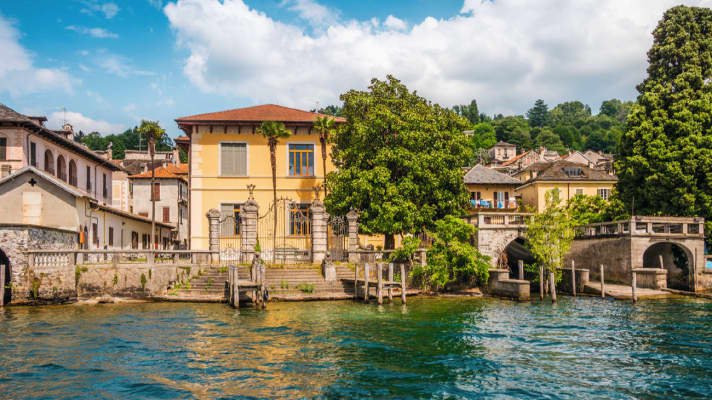 Malerische Ufer in Orta