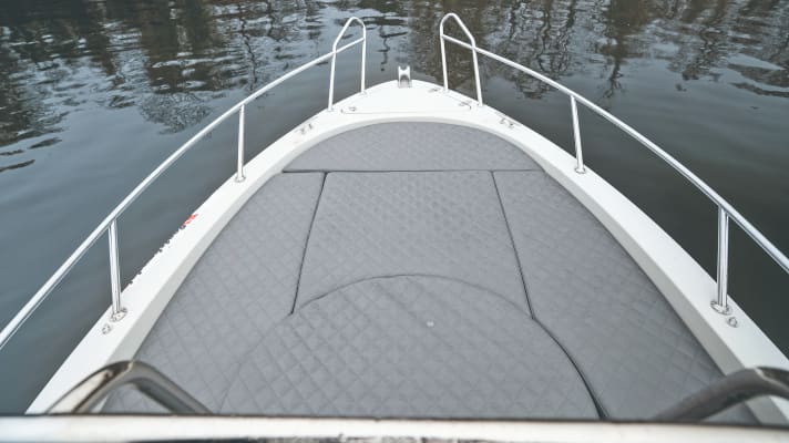Large sunbathing area on the foredeck.