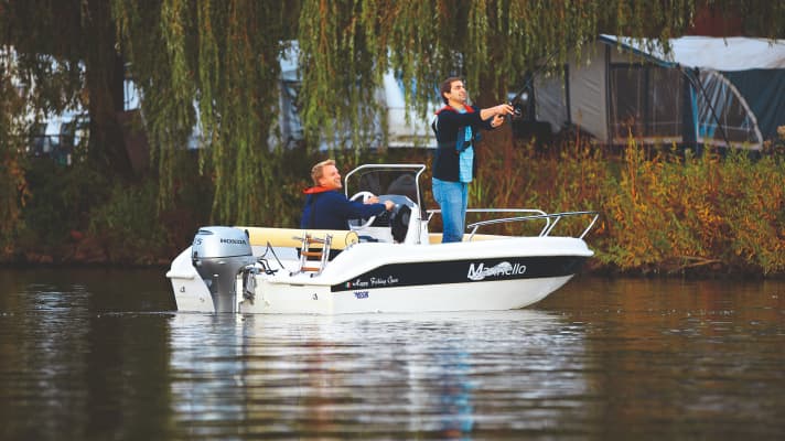Whether for having fun, sunbathing or fishing - open sports boats offer many possible uses.