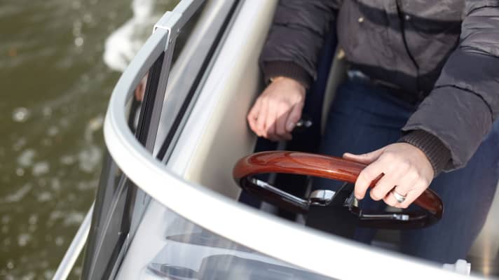 Boats have no brakes and often do not simply come to a standstill when they stop.