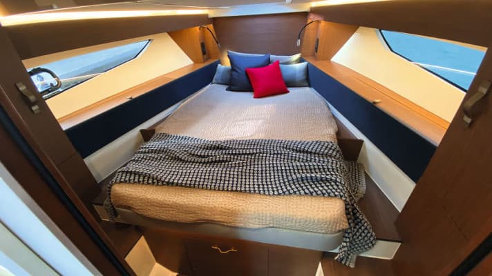 Both cabins are very spacious and offer a sufficient seat height of 0.86 metres