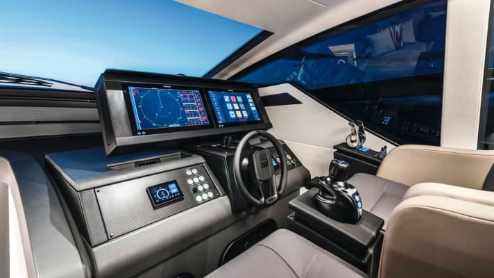 A glance at the driving position immediately reveals that this is a very special "driving machine"