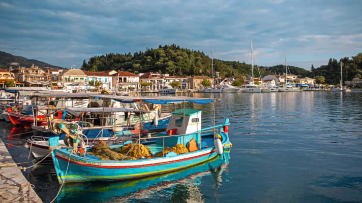 In Syvota we are moored right next to the harbour wall