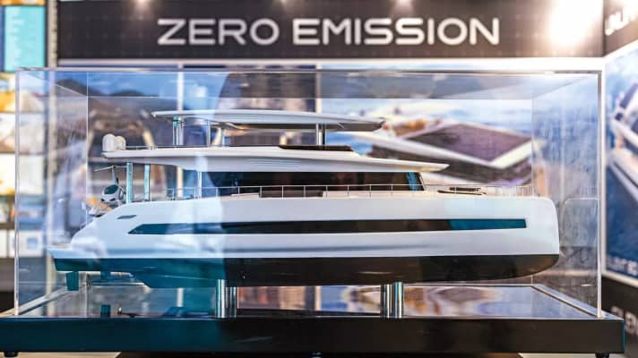 Pioniere solarer Mobilität auf dem Wasser: Die E-Kats von Silent Yachts rechtfertigen das Vertrauen ihres Versicherers