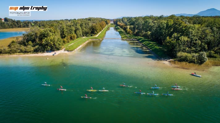 Direkt am Kanal, auf dem sich früher der „Kini“ zum Schloss paddeln ließ, führte der Kurs vorbei.