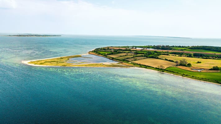 Lyø Sand: Schöne Ausweichmöglichkeit für östliche Winde. Am besten kreuzt man den kurzen Weg vom Hafen hoch zur Flachwasserpiste.