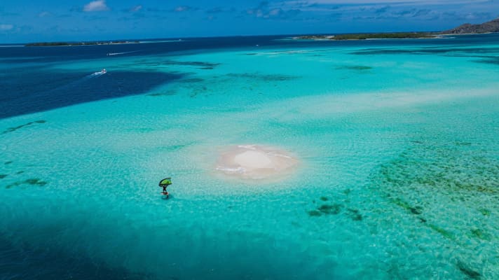 The Los Roques archipelago off Venezuela is always Ricardo's playground. He also travels there with his wingfoil.