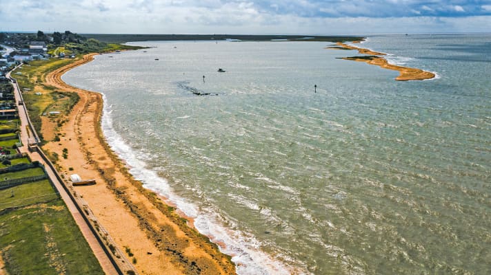 Auch in Brightlingsea bügelt am Spot Pointers eine Sandbank das Wasser glatt.
