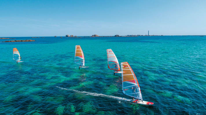 The Techno Windfoil 130 will also be used in the U-17 youth class in the future, enabling a seamless transition from the centreboard to the iQFOiL.