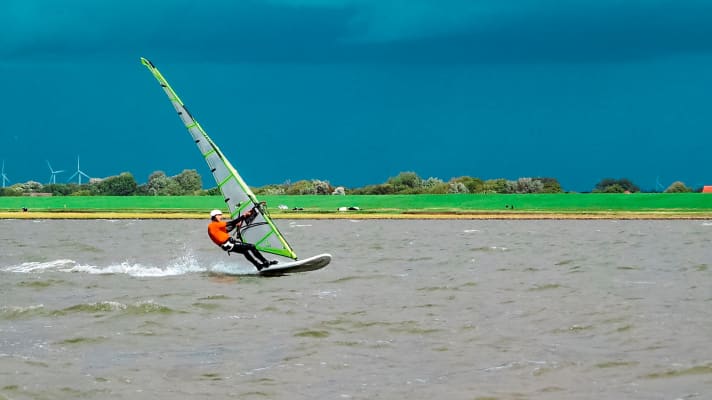 Der Windsurfing-Club Wesermünde ist im Racing („Wurster Langschlag“) und Speedsurfen sehr engagiert und Anlaufstelle für Studierende in Bremerhaven.