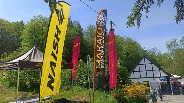 Markenhersteller wie JP-Australia, Naish und Makaio zum Beispiel sind die wichtigsten Partner