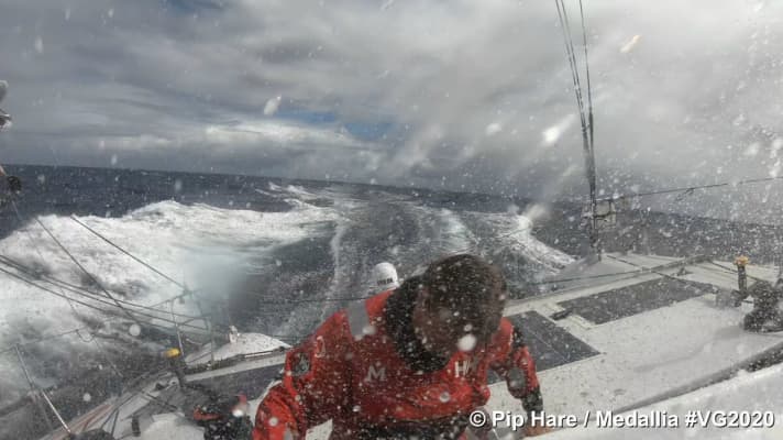   Die Härten der Vendée Globe hat sie bereits erfahren. Dennoch plant sie nun für Runde zwei, will wissen, was mit einem besseren Boot für sie drin ist