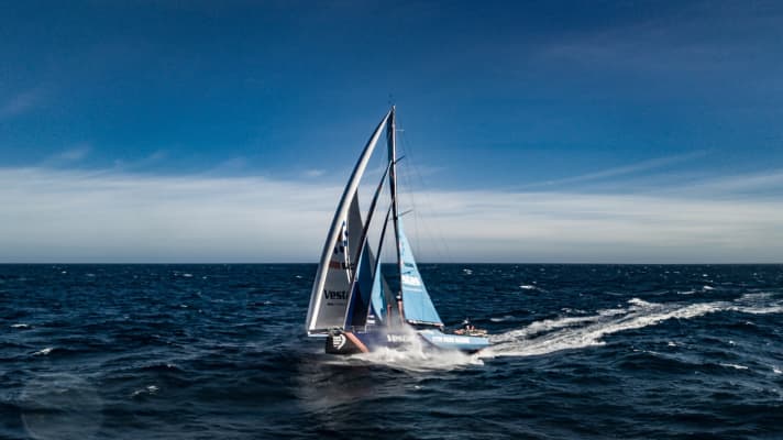   L'équipe de Charlie Enright, Vestas 11th Hour Racing, continue de mener la flotte au Cap Horn au début du 4e jour.