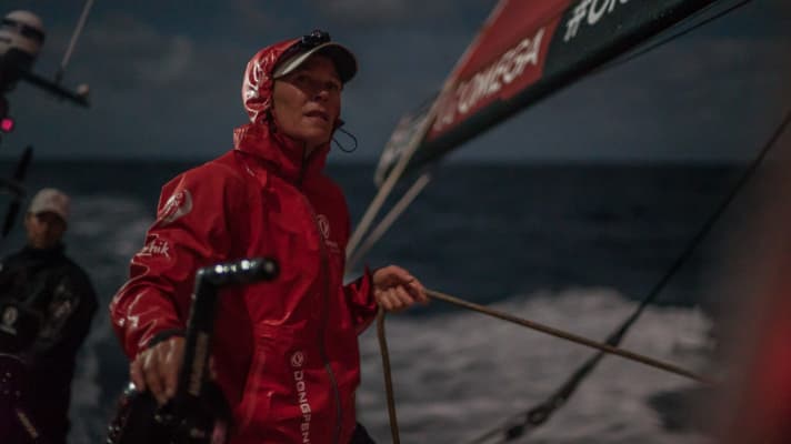  Barreuse et régleuse dans l'équipe Dongfeng Race, elle est l'une des protagonistes que nous présentons dans le dernier numéro de YACHT : Carolijn Brouwer