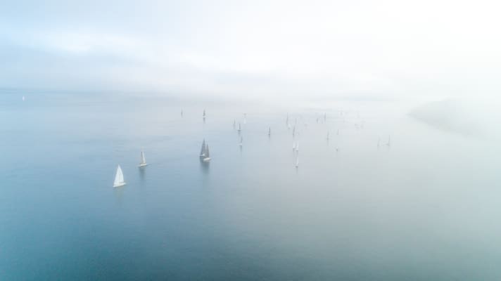   Segeln im Nebel – auch das gehörte 2020 zum Anforderungsprofil von Silverrudder-Herausforderern
