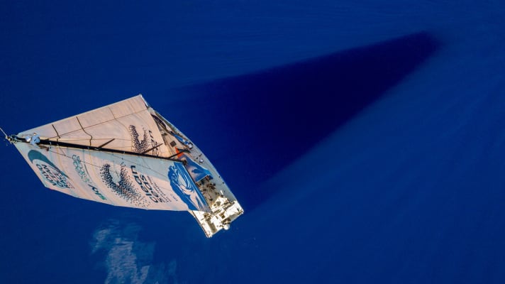   Dee Caffaris Team Turn the Tide on Plastic führt am Morgen des achten Tages auf Kurs Hongkong
