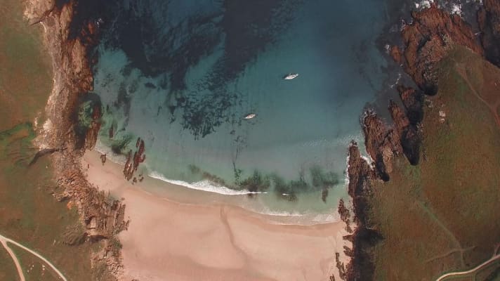   Anchoring on dream beaches: On the Spanish and Portuguese Atlantic coast, friends will always find impressive bays